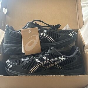 ASICS Men's Black and Silver Athletic Shoes